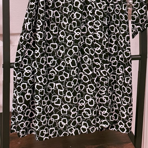 Chaps V-neck wrap 3/4 sleeves tie waist abstract geometric print Dress - Picture 8 of 15